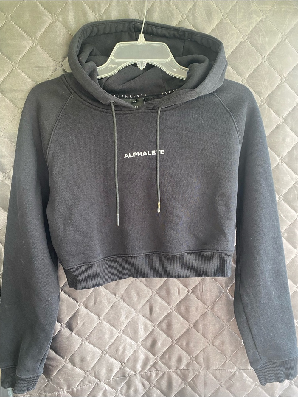 Alphalete Capital Cropped Hoodie in Black - Size S